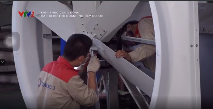 Các nhân viên của Tomexco đang hoàn thiện sản phẩm