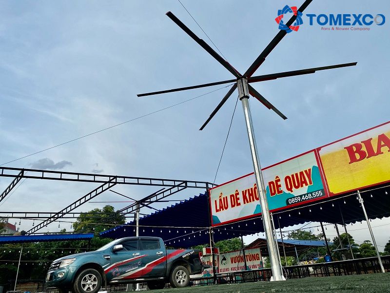 Các nhân viên Tomexco tiến hành lắp đặt sản phẩm tận nơi