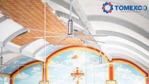 Quạt trần công nghiệp đảm bảo được lượng gió mát để phục vụ người dân