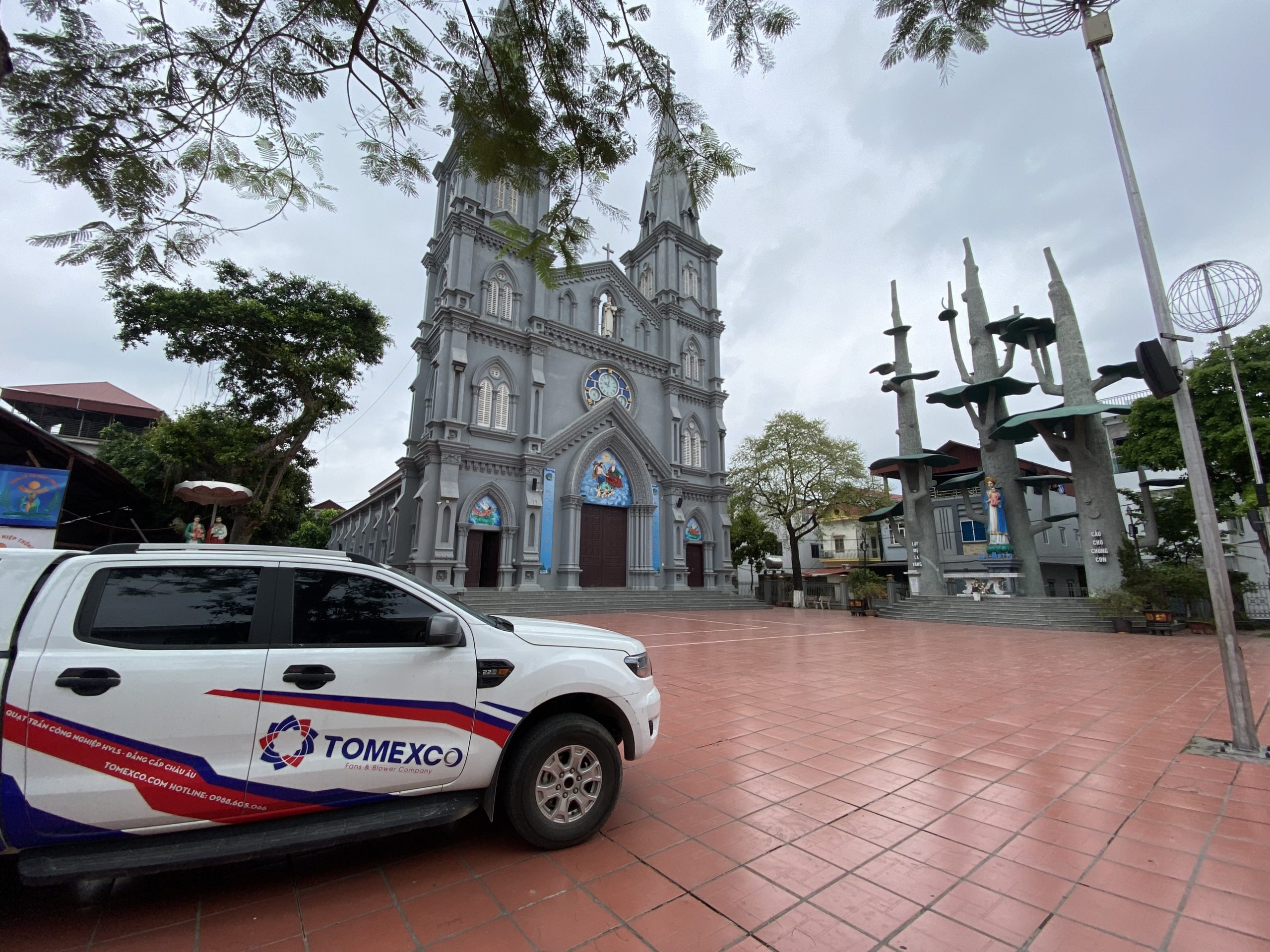 quạt HVLS Tomexco cho nhà thờ