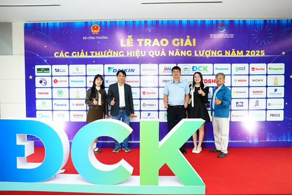 Tomexco Đạt Giải “Giải Pháp Công Nghệ Hiệu Quả Năng Lượng Đổi Mới Sáng Tạo 2025”